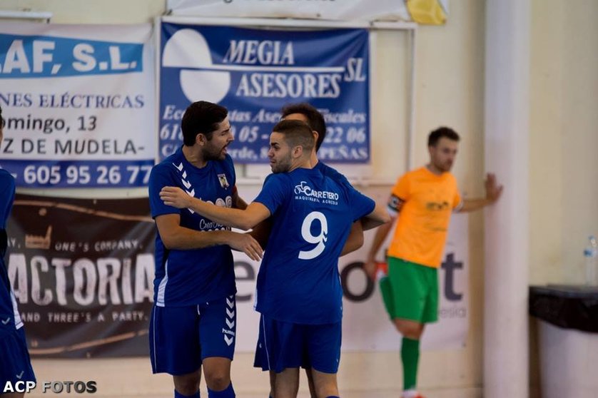 Los jugadores del filial celebran un gol en casa - Foto Aurelio Calatrava-ACP