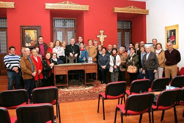 Voluntarios de Vocatio junto al obispo de Ciudad Real (Copiar)