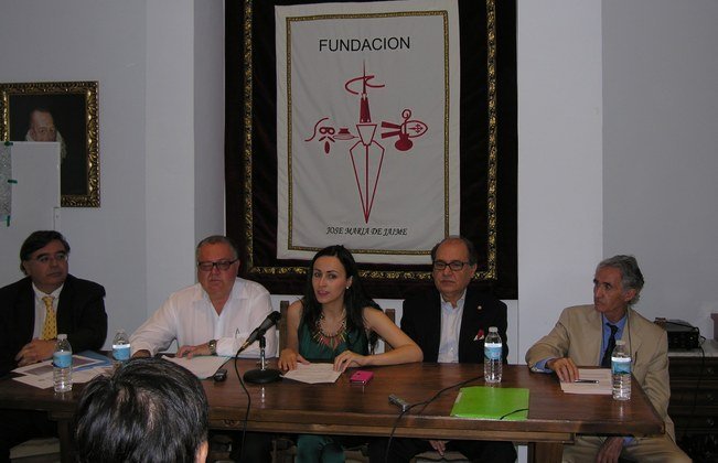 La Alcaldesa da la bienvenida a los expertos cervantistas (Copiar)