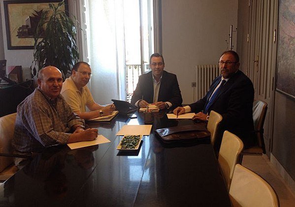 Reunión gerente con el alcalde de Alcázar XX Aniversario Hospital (1) (Copiar)