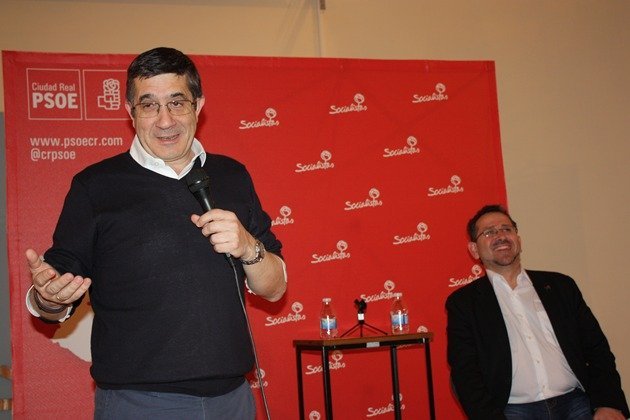 PSOE-asamblea con Paxti López. (Copiar)
