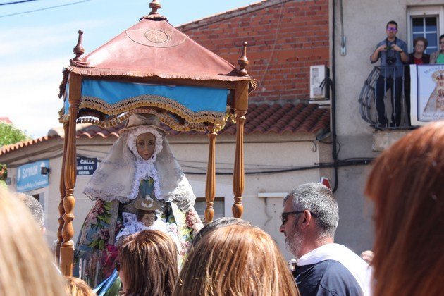 Virgen y Chatillo con sombrero (Copiar)