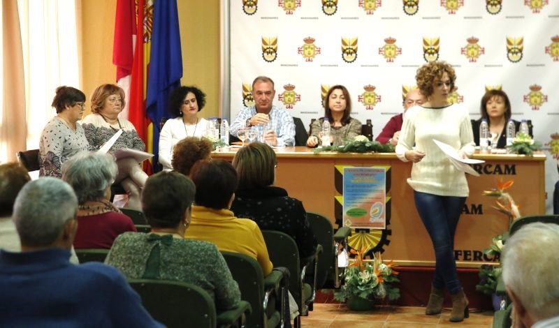 Representantes de asociaciones con la concejala Beatriz Labián en el Día del Voluntariado