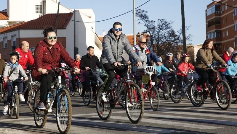 Ochocientas ciclistas participaron en la fiesta de la bicicleta por la tarde