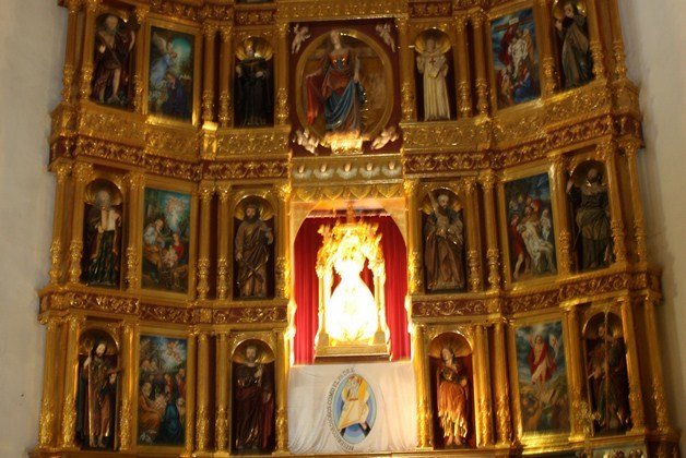 Virgen de Peñarroya en el altar Mayor (Copiar)