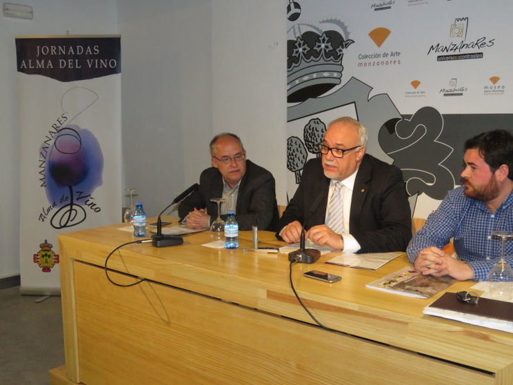 Presentación de las V Jornadas Alma del Vino a cargo del alcalde de Manzanares