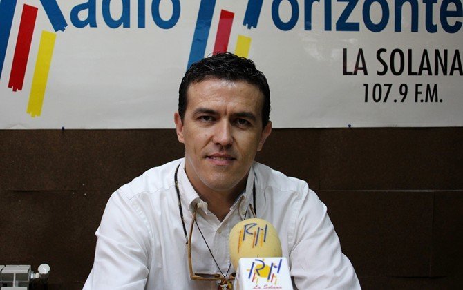 Jesús Navarro en los estudios de Radio Horizonte (Copiar)