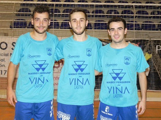 Los jugadores del filial, Cheli, Alfonso y David Naranjo, entrenan con el primer equipo - Foto FS Valdepeñas (Copiar)
