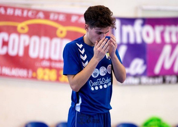 Juampa, jugador del FS Valdepeñas 'B', se lamenta al final del partido - Foto ACP-FSValdepeñas (Copiar)