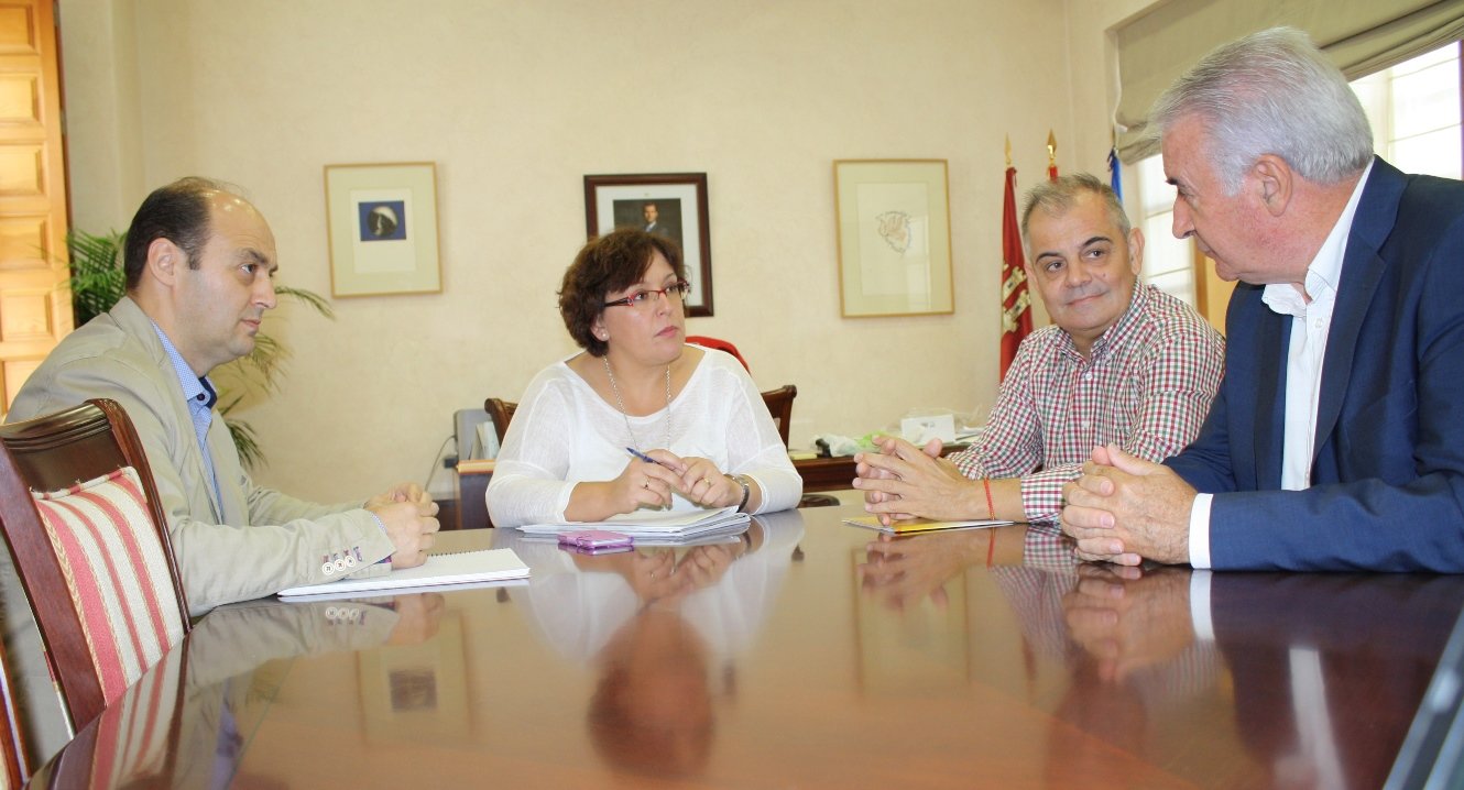 carmen_olmedo_reunion_con_federacion_folklore_clm