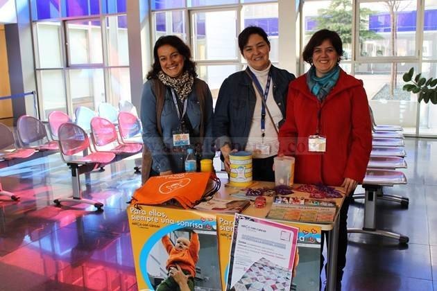 Voluntarias de Afanion en Valdepeñas en las mesas informativas de 2015. Voluntarias de Afanion en Valdepeñas en las mesas informativas de 2015.