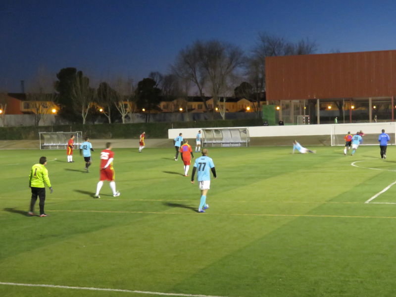 Partido de fútbol 7 en el campo del velódromo Partido de fútbol 7 en el campo del velódromo