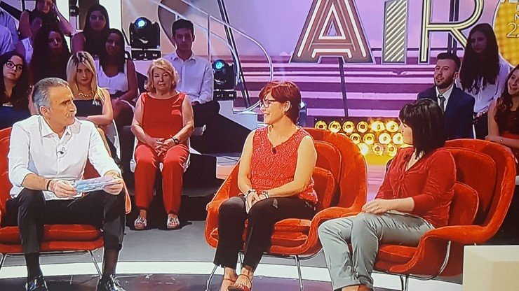 Imagen de María Jesús y Mireya con Juan Imedio, extraida del programa de Antena 3TV "El Amor esta en el Aire" Imagen de María Jesús y Mireya con Juan Imedio, extraida del programa de Antena 3TV "El Amor esta en el Aire"
