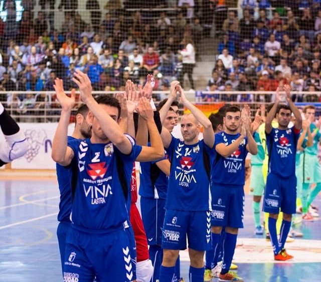 Saludo inicial del equipo en casa - Foto Aurelio Calatrava-ACP