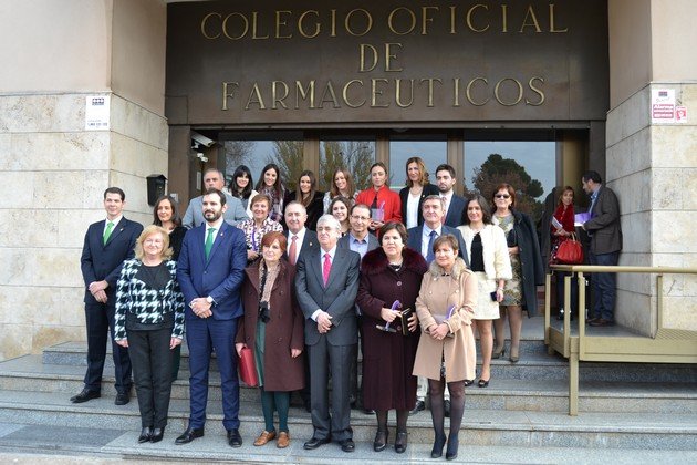 FarmacéuticosCR. Foto familia Día Patrona_advaldepeñas