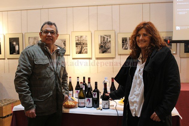 José Luis Villegas con Rosalía Molina en la cata de Bodegas Alto Landón José Luis Villegas con Rosalía Molina en la cata de Bodegas Alto Landón