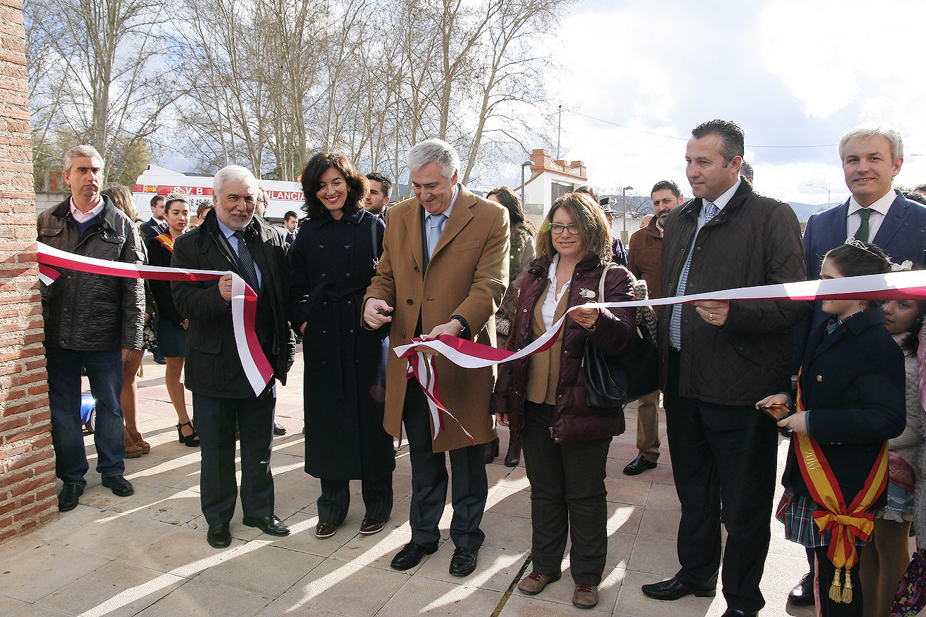 A la derecha del acalde José Lozano, María Navarro y Juan José Jiménez_ a su izquierda, Cruz Ponce, Adrián Fernández y Juan Antonio Callejas A la derecha del acalde José Lozano, María Navarro y Juan José Jiménez_ a su izquierda, Cruz Ponce, Adrián Fernández y Juan Antonio Callejas