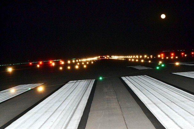 Pista aeropuerto de Ciudad Real. Vista nocturna Pista aeropuerto de Ciudad Real. Vista nocturna
