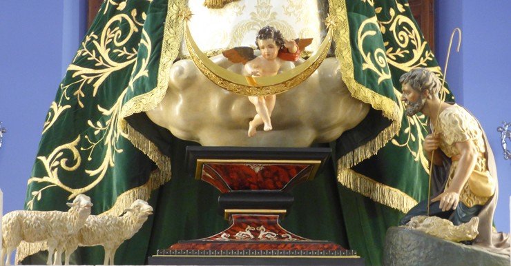 Foto de la nueva peana de la Virgen de la Cabeza de Valdepeñas Foto de la nueva peana de la Virgen de la Cabeza de Valdepeñas