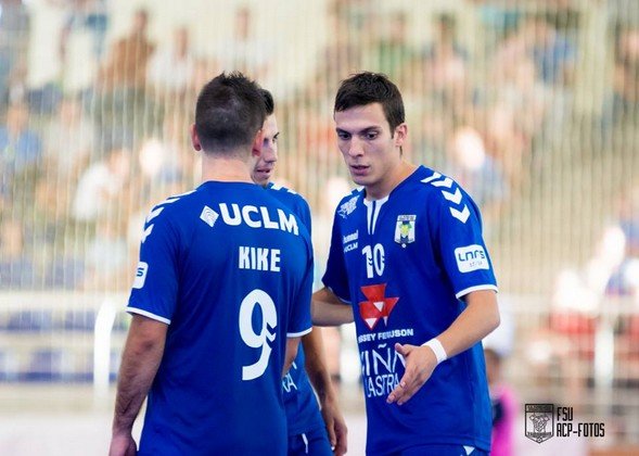 Kike, Dani Santos y Peloncha en un momento del partido - Foto ACP-FSValdepeñas (Copiar)