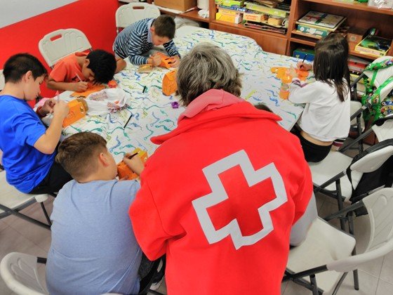 Cruz Roja con niños Cruz Roja con niños