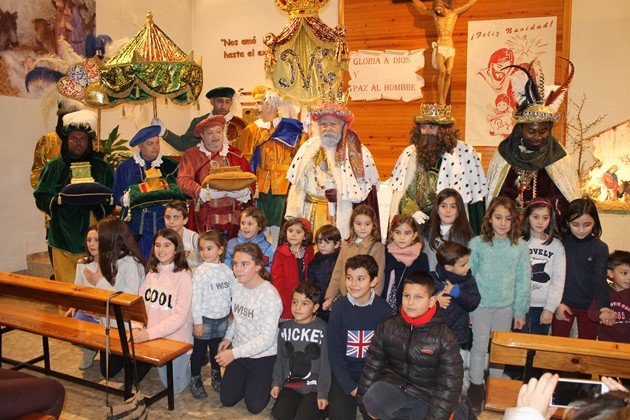 Los Reyes Magos en el interior de la Iglesia de Santa María Magdalena de Valdepeñas antes del inicio de la Cabalgata Los Reyes Magos en el interior de la Iglesia de Santa María Magdalena de Valdepeñas antes del inicio de la Cabalgata