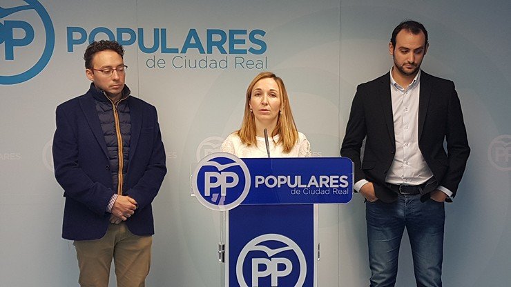 Rueda de prensa de Alejandra Rodríguez Carretero, presidenta del PP de Pedro Muñoz y portavoz del Grupo Municipal Popular