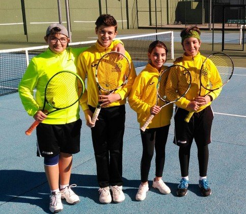 Miembros del equipo alevín del Club de Tenis Valdepeñas Miembros del equipo alevín del Club de Tenis Valdepeñas