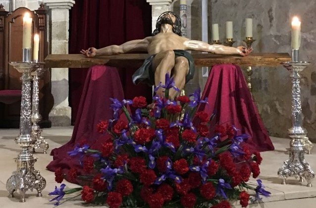 Imagen del Cristo de Limpias ya en el altar de la Asunción. Imagen del Cristo de Limpias ya en el altar de la Asunción.