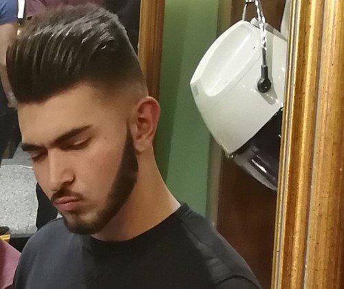 Manu, tras su visita a Yolanda Hurtado, Peluquería y estética (Foto cedida por Yolanda Hurtado) Manu, tras su visita a Yolanda Hurtado, Peluquería y estética (Foto cedida por Yolanda Hurtado)