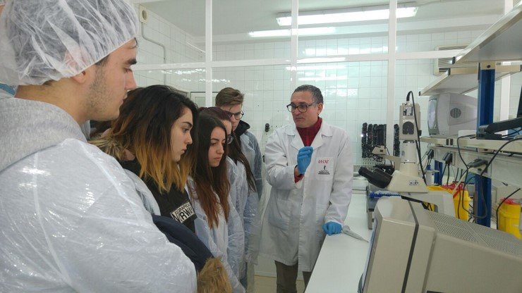 Alumnos del IES Bernardo Balbuena de Valdepeñas en el CERSYRA Alumnos del IES Bernardo Balbuena de Valdepeñas en el CERSYRA