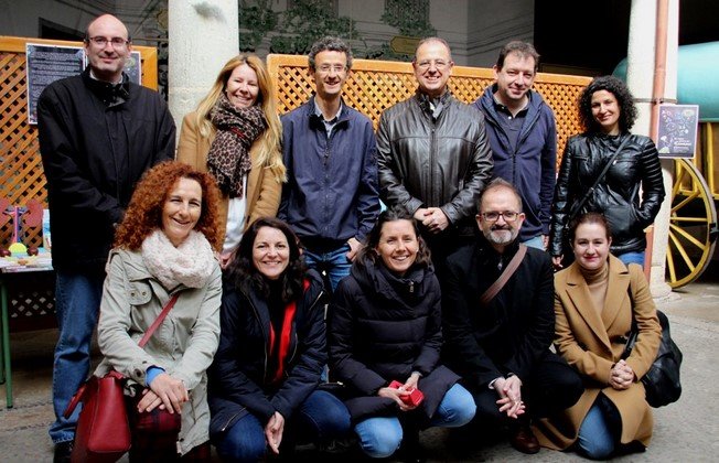 Profesores en la Exposición mujeres científicas del IES Modesto Navarro de La Solana Profesores en la Exposición mujeres científicas del IES Modesto Navarro de La Solana