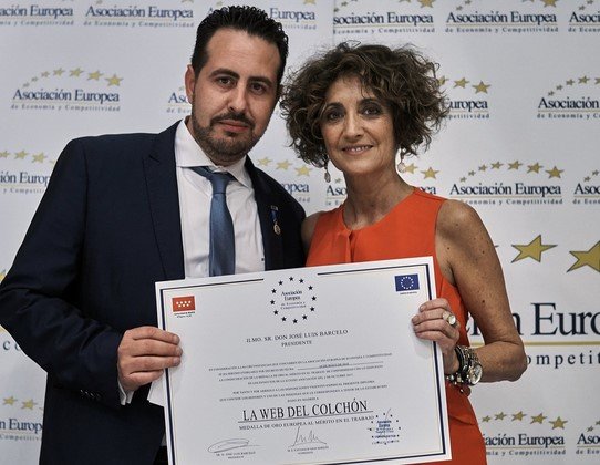 El director de la empresa Luis Miguel Cantero recibe la distinción El director de la empresa Luis Miguel Cantero recibe la distinción