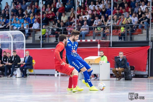 Nacho Pedraza dispara en el gol ante Puertollano (Copiar)