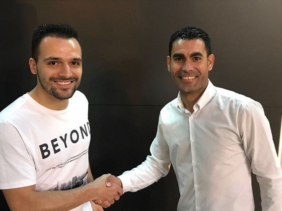 Joan Linares y Thiago Cabeça estrechan sus manos. Foto ACP-FSValdepeñas