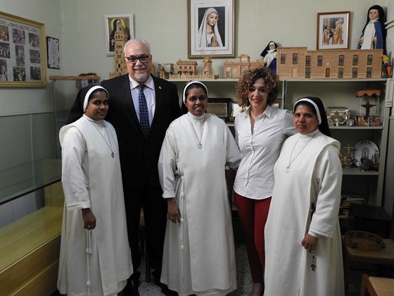 Nieva y Labián se despiden de las monjas de clausura de Manzanares Nieva y Labián se despiden de las monjas de clausura de Manzanares