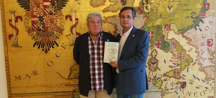 Enrique Suárez (izda) y Luis MIguel Román en el acto de presentación de El Quijote de Alcázar