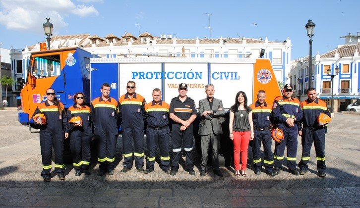 Protección Civil Valdepeñas presentando el segundo camión bomba contra incendios e inundaciones Protección Civil Valdepeñas presentando el segundo camión bomba contra incendios e inundaciones