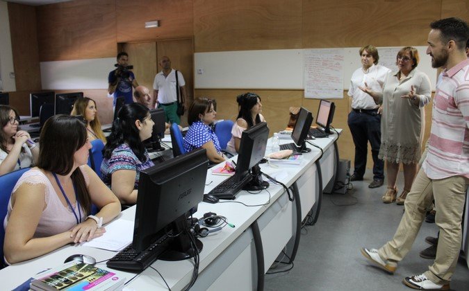 Carmen Olmedo visita el taller de empleo en Valdepeñas Carmen Olmedo visita el taller de empleo en Valdepeñas