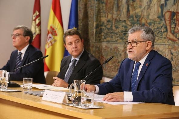 Firma de acuerdo Gobierno regional y UCLM
