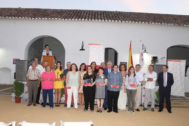Foto de familia del acto institucional de Cruz Roja Valdepeñas Foto de familia del acto institucional de Cruz Roja Valdepeñas
