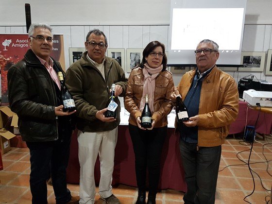 Cata de Pago de Tharsys, organizada por los Jóvenes Amigos del Vino de Valdepeñas Cata de Pago de Tharsys, organizada por los Jóvenes Amigos del Vino de Valdepeñas