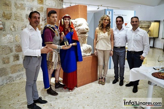 En la foto, José, Gregorio y José Luis, cuando presentaron su vino blanco Himilce En la foto, José, Gregorio y José Luis, cuando presentaron su vino blanco Himilce