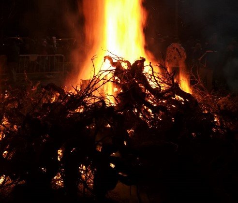 Hoguera de San Antón 2018 en el barrio del Lucero