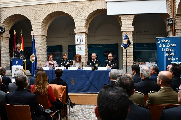 Carmen Olmedo en expo Policia Nacional 4 (Copiar)