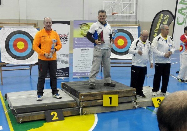 Jesús Osorio en el pódium como subcampeón Jesús Osorio en el pódium como subcampeón
