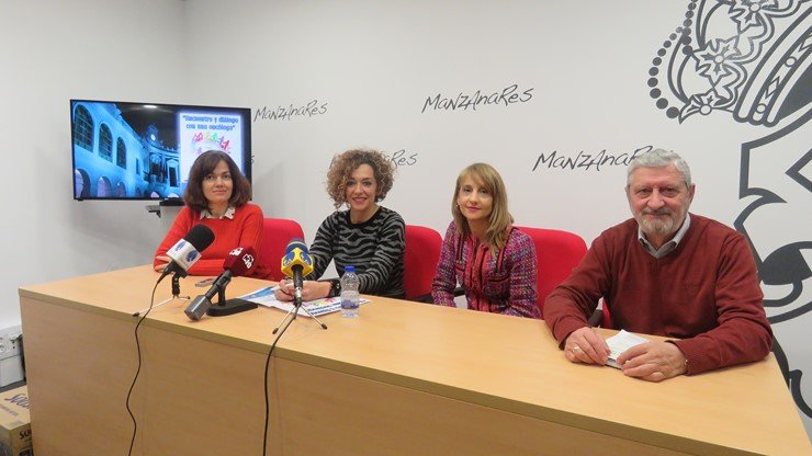 Presentación de la charla-coloquio 'Encuentro y diálogo con una oncóloga' Presentación de la charla-coloquio 'Encuentro y diálogo con una oncóloga'
