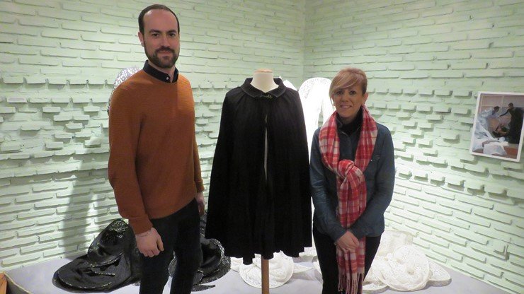 Donación capa al Museo Manuel Piña en Manzanares Donación capa al Museo Manuel Piña en Manzanares
