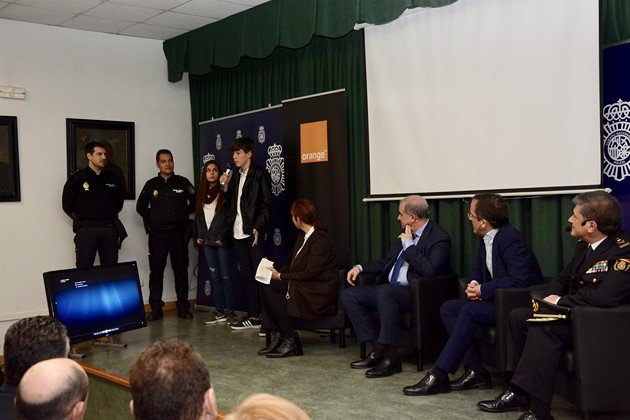 La Policía Nacional y Orange alertan sobre el riesgo de los retos virales para los más jóvenes La Policía Nacional y Orange alertan sobre el riesgo de los retos virales para los más jóvenes