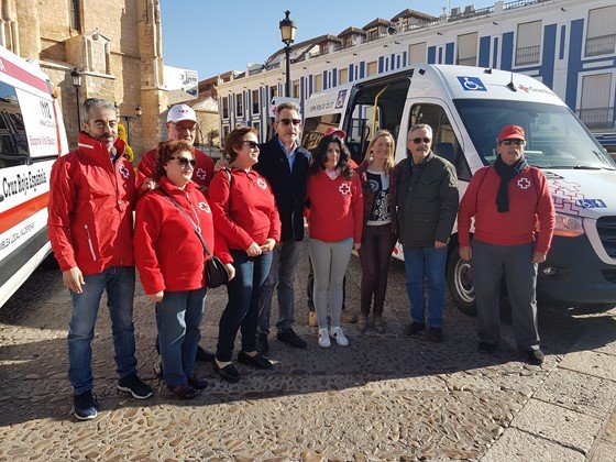 Presentación nuevo vehículo de transporte adaptado de Cruz Roja Valdepeñas, que será financiado por la Asamblea Local Presentación nuevo vehículo de transporte adaptado de Cruz Roja Valdepeñas, que será financiado por la Asamblea Local